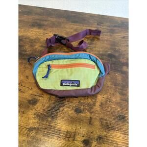 VTG Patagonia Ultralight Black Hole Mini Hip Pack 1L – Patchwork Peppergrass –